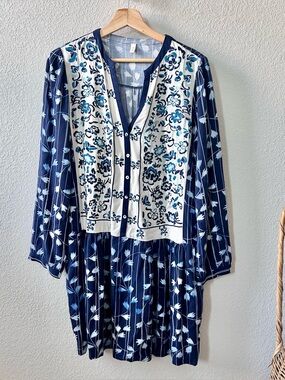 Anthropologie Tiny Semele Embroidered Shirtdress Size Medium Blue Floral Print